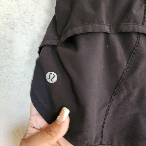 Lululemon 3in inseam shorts size 4 - Picture 4 of 5